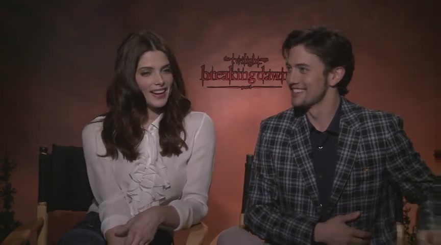 Ashley-Greene-dot-nl_BreakingDawnInterview-CleverTV0057.jpg