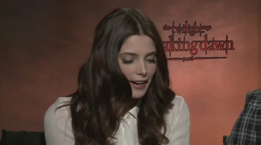 Ashley-Greene-dot-nl_BreakingDawnInterview-CleverTV0060.jpg