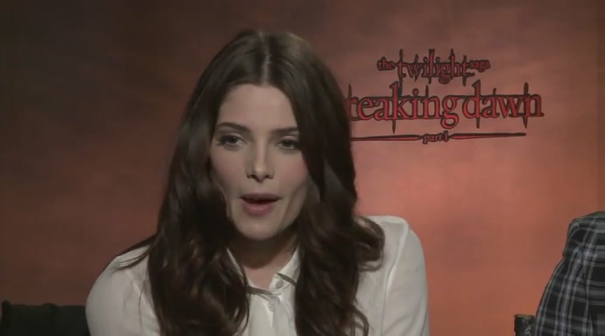 Ashley-Greene-dot-nl_BreakingDawnInterview-CleverTV0061.jpg