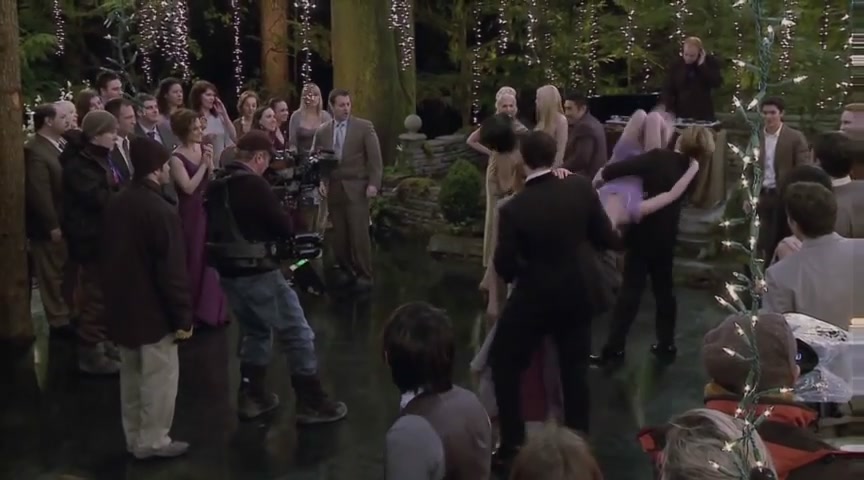 Ashley-Greene-dot-nl_BreakingDawnInterview-CleverTV0068.jpg
