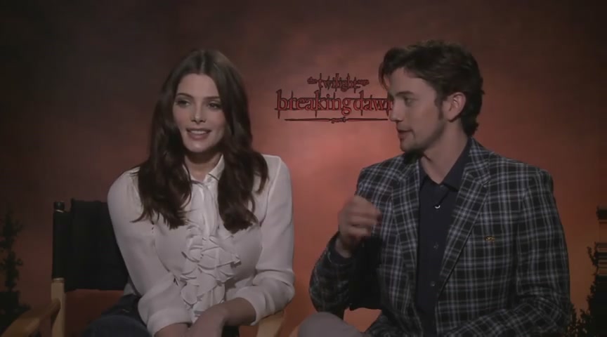 Ashley-Greene-dot-nl_BreakingDawnInterview-CleverTV0072.jpg