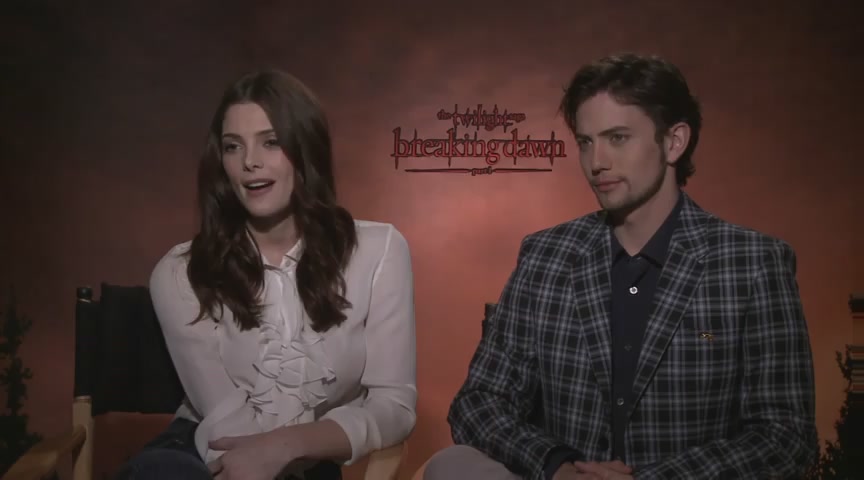 Ashley-Greene-dot-nl_BreakingDawnInterview-CleverTV0079.jpg