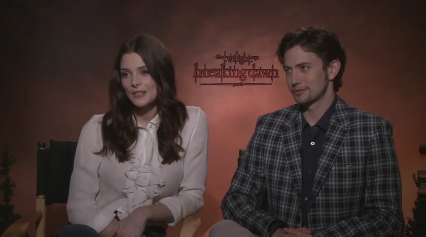Ashley-Greene-dot-nl_BreakingDawnInterview-CleverTV0086.jpg