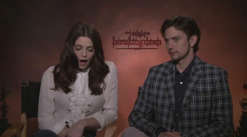 Ashley-Greene-dot-nl_BreakingDawnInterview-CleverTV0088.jpg