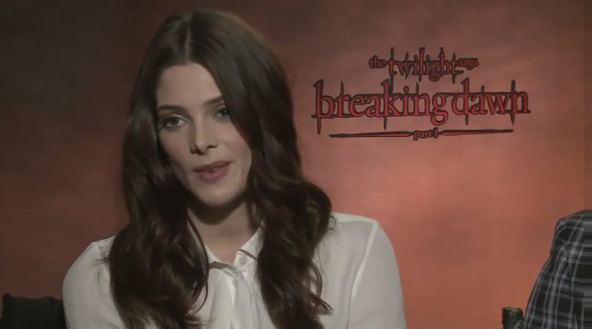 Ashley-Greene-dot-nl_BreakingDawnInterview-CleverTV0104.jpg