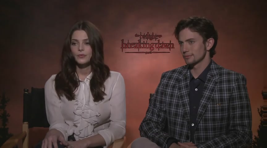 Ashley-Greene-dot-nl_BreakingDawnInterview-CleverTV0113.jpg