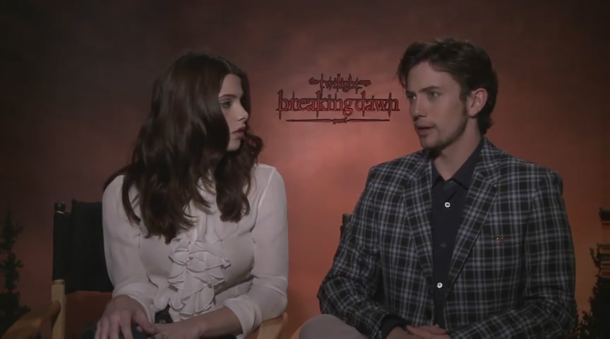 Ashley-Greene-dot-nl_BreakingDawnInterview-CleverTV0116.jpg
