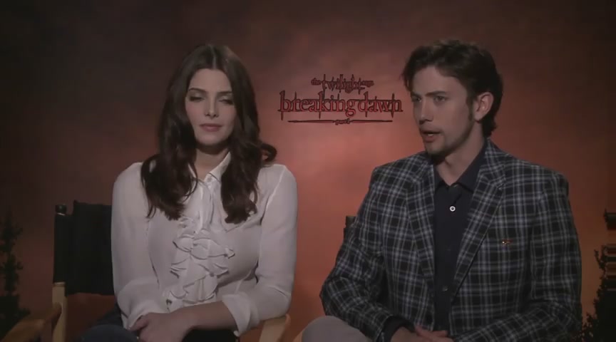 Ashley-Greene-dot-nl_BreakingDawnInterview-CleverTV0136.jpg