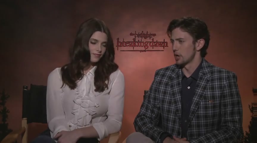 Ashley-Greene-dot-nl_BreakingDawnInterview-CleverTV0137.jpg
