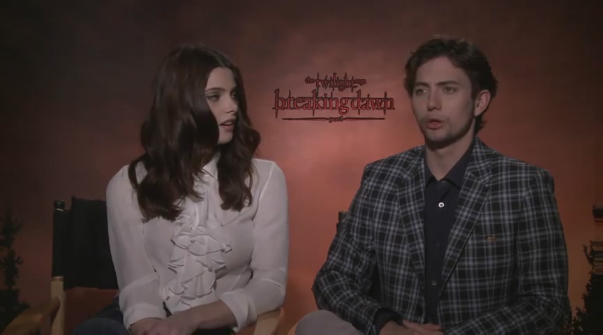 Ashley-Greene-dot-nl_BreakingDawnInterview-CleverTV0142.jpg