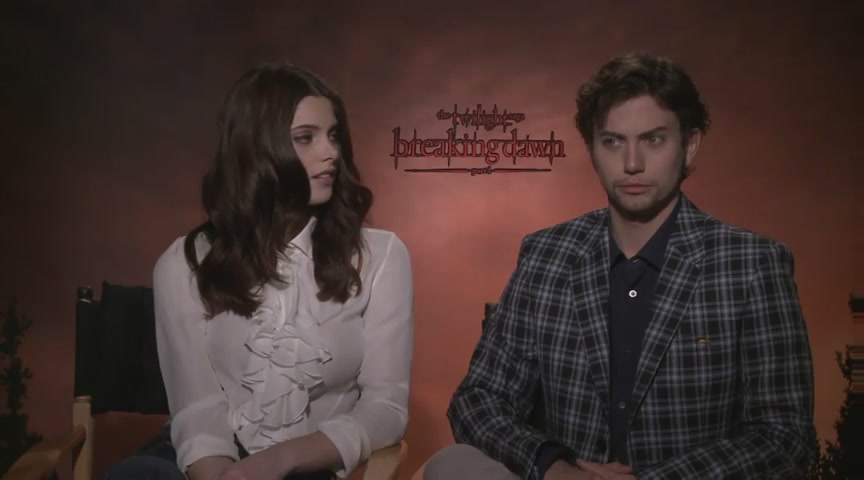 Ashley-Greene-dot-nl_BreakingDawnInterview-CleverTV0144.jpg
