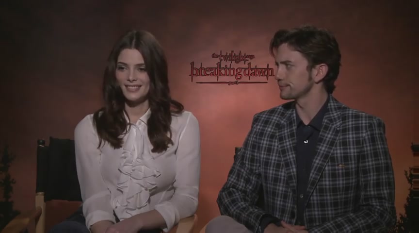 Ashley-Greene-dot-nl_BreakingDawnInterview-CleverTV0146.jpg