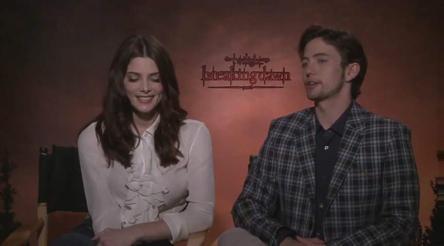 Ashley-Greene-dot-nl_BreakingDawnInterview-CleverTV0168.jpg