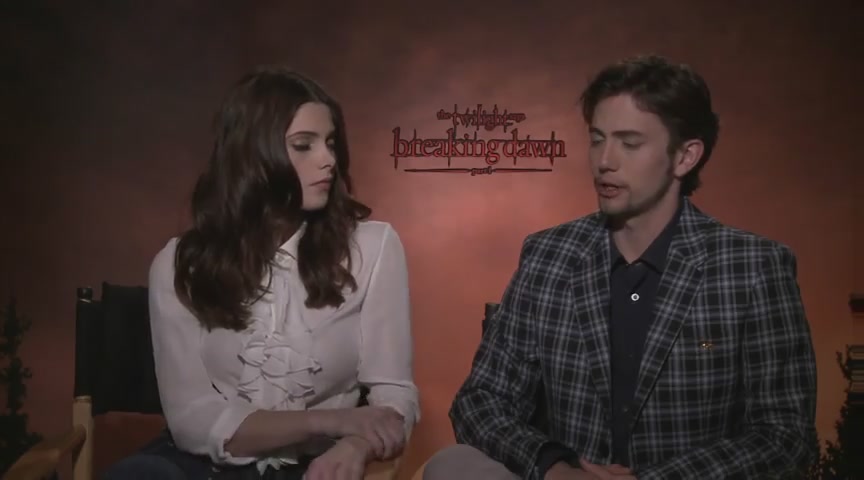 Ashley-Greene-dot-nl_BreakingDawnInterview-CleverTV0182.jpg