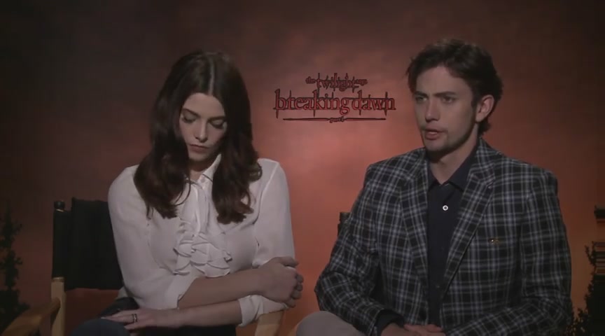 Ashley-Greene-dot-nl_BreakingDawnInterview-CleverTV0186.jpg