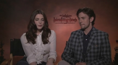 Ashley-Greene-dot-nl_BreakingDawnInterview-CleverTV0074.jpg