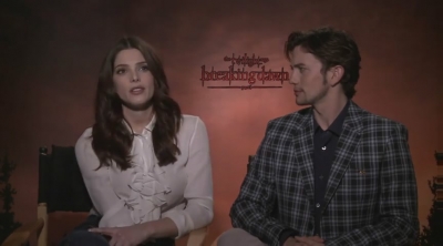 Ashley-Greene-dot-nl_BreakingDawnInterview-CleverTV0076.jpg