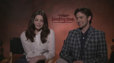 Ashley-Greene-dot-nl_BreakingDawnInterview-CleverTV0082.jpg