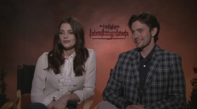 Ashley-Greene-dot-nl_BreakingDawnInterview-CleverTV0083.jpg