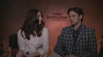 Ashley-Greene-dot-nl_BreakingDawnInterview-CleverTV0114.jpg