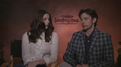 Ashley-Greene-dot-nl_BreakingDawnInterview-CleverTV0140.jpg