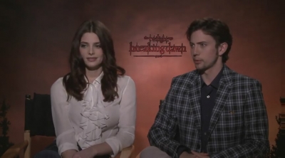 Ashley-Greene-dot-nl_BreakingDawnInterview-CleverTV0145.jpg