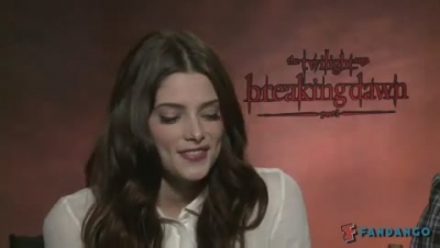 Ashley-Greene-dot-nl_BreakingDawnInterview-Fandango0008.jpg