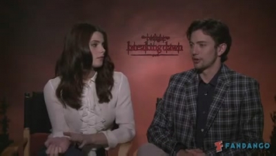 Ashley-Greene-dot-nl_BreakingDawnInterview-Fandango0021.jpg