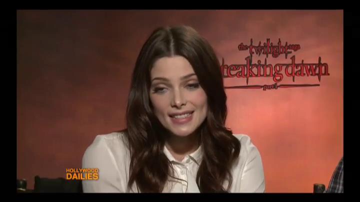 Ashley-Greene-dot-nl_BreakingDawnInterview-HollywoodDallies00004.jpg