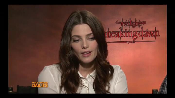 Ashley-Greene-dot-nl_BreakingDawnInterview-HollywoodDallies00006.jpg