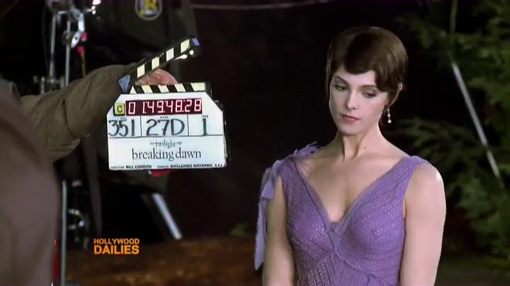 Ashley-Greene-dot-nl_BreakingDawnInterview-HollywoodDallies00010.jpg