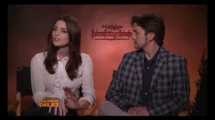 Ashley-Greene-dot-nl_BreakingDawnInterview-HollywoodDallies00030.jpg