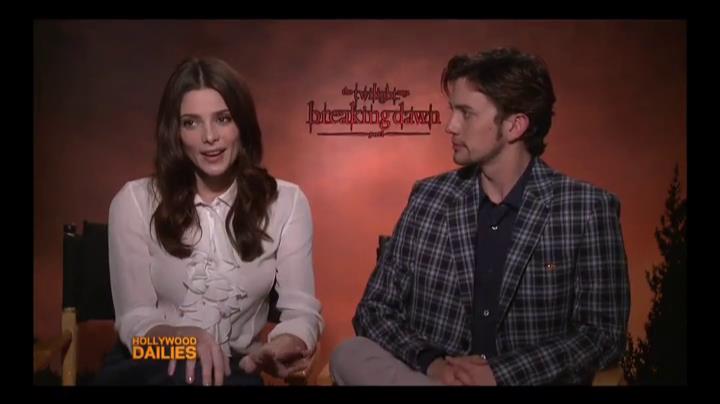 Ashley-Greene-dot-nl_BreakingDawnInterview-HollywoodDallies00031.jpg
