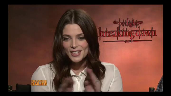 Ashley-Greene-dot-nl_BreakingDawnInterview-HollywoodDallies00034.jpg