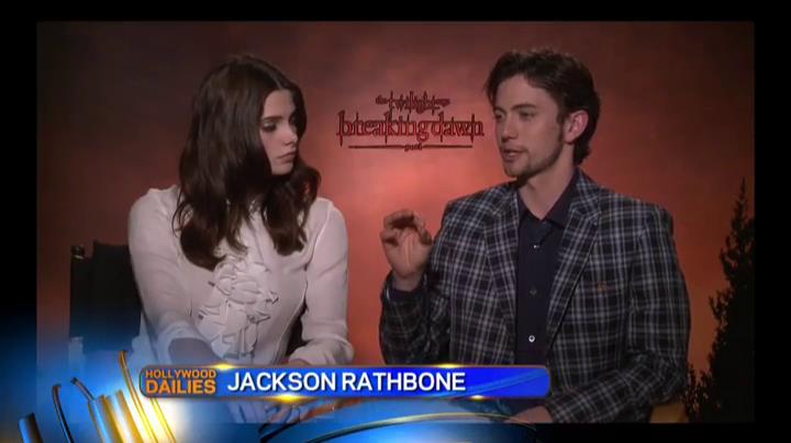 Ashley-Greene-dot-nl_BreakingDawnInterview-HollywoodDallies00037.jpg