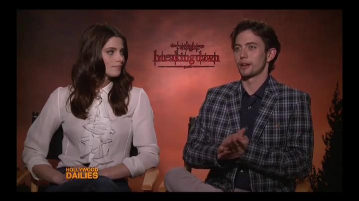 Ashley-Greene-dot-nl_BreakingDawnInterview-HollywoodDallies00040.jpg