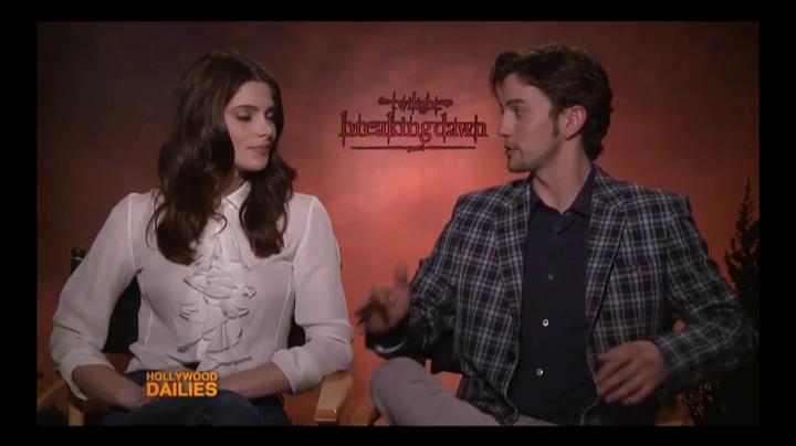 Ashley-Greene-dot-nl_BreakingDawnInterview-HollywoodDallies00041.jpg
