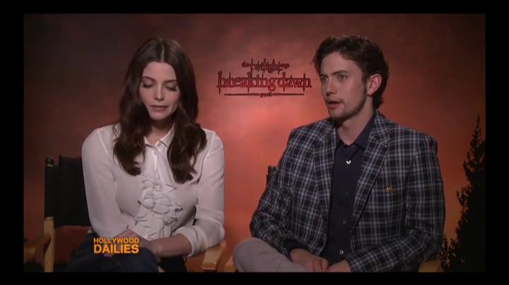 Ashley-Greene-dot-nl_BreakingDawnInterview-HollywoodDallies00049.jpg