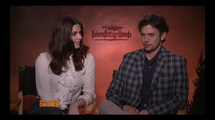 Ashley-Greene-dot-nl_BreakingDawnInterview-HollywoodDallies00051.jpg