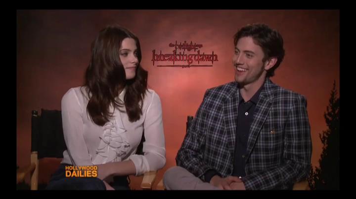 Ashley-Greene-dot-nl_BreakingDawnInterview-HollywoodDallies00062.jpg