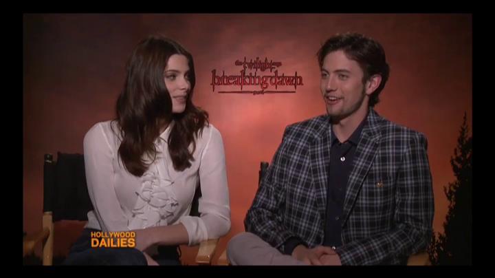 Ashley-Greene-dot-nl_BreakingDawnInterview-HollywoodDallies00063.jpg