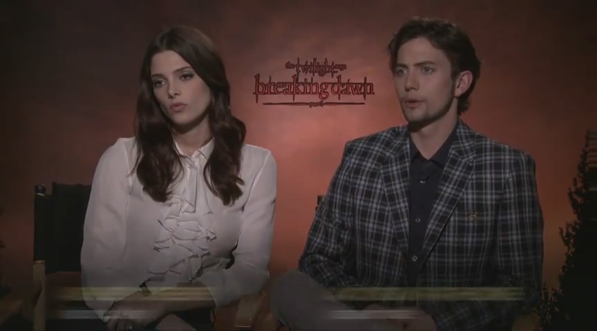 Ashley-Greene-dot-nl_BreakingDawnInterview-Hollywoodcom0013.jpg