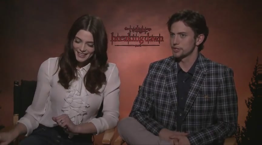 Ashley-Greene-dot-nl_BreakingDawnInterview-Hollywoodcom0041.jpg