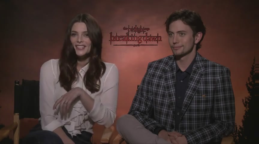 Ashley-Greene-dot-nl_BreakingDawnInterview-Hollywoodcom0047.jpg