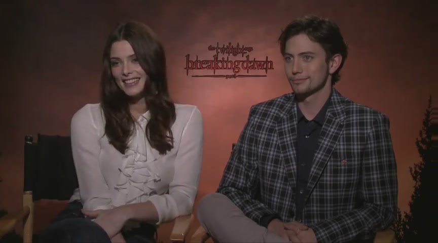 Ashley-Greene-dot-nl_BreakingDawnInterview-Hollywoodcom0048.jpg