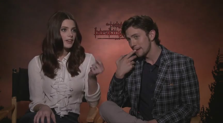 Ashley-Greene-dot-nl_BreakingDawnInterview-Hollywoodcom0072.jpg