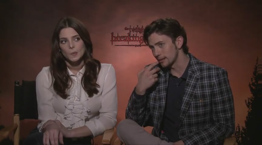 Ashley-Greene-dot-nl_BreakingDawnInterview-Hollywoodcom0076.jpg