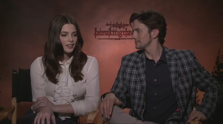 Ashley-Greene-dot-nl_BreakingDawnInterview-Hollywoodcom0081.jpg