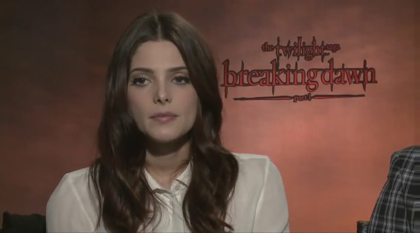 Ashley-Greene-dot-nl_BreakingDawnInterview-Hollywoodcom0114.jpg