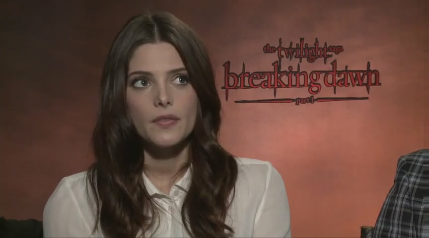 Ashley-Greene-dot-nl_BreakingDawnInterview-Hollywoodcom0119.jpg